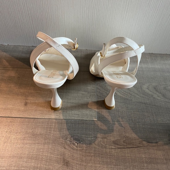 Stuart Weizman Playa Knot Heels - Picture 3 of 5